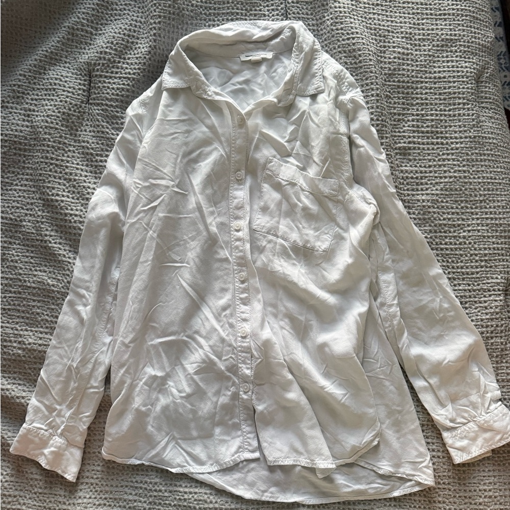 ✨5 for $25✨ White Lightweight Button Down Shirt